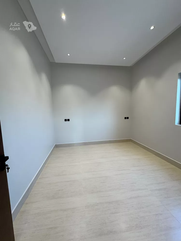 Floor for Sale in Riyadh Al Arid 3