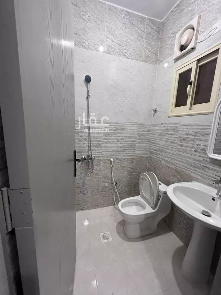 شقة للإيجار في شارع عبدالرحمن ابن يزيد اللخمي, حي المصيف, مدينة خميس مشيط, منطقة عسير صورة 3