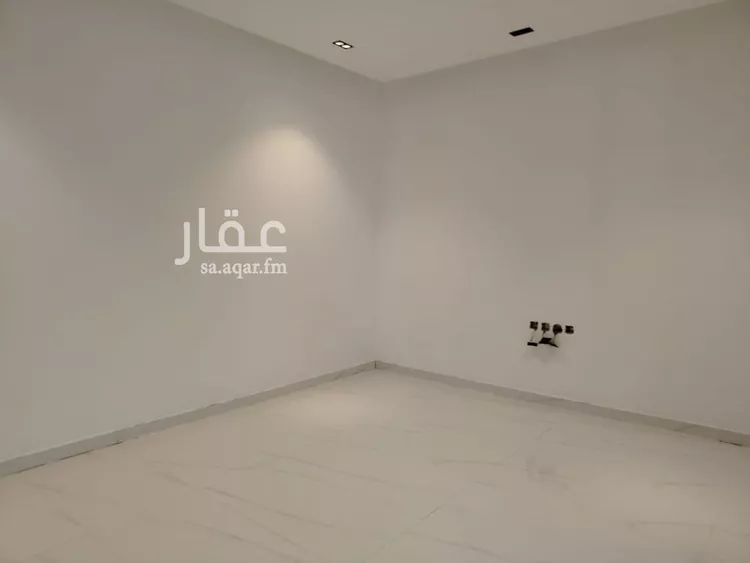 دور للبيع في شارع أبي عبدالله الصقلي, حي عكاظ, مدينة الرياض, منطقة الرياض صورة 4