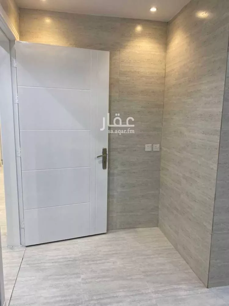 Floor for Sale in Riyadh Okaz 12