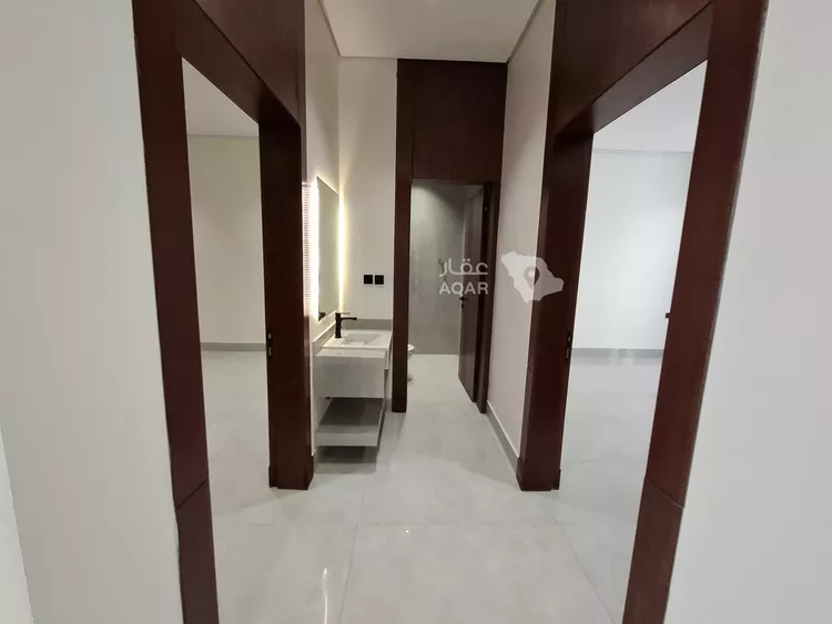 Floor for Sale in Riyadh Al Janadriyah 15