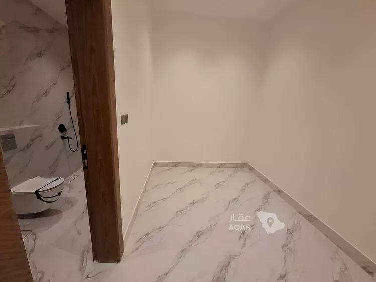Floor for Sale in Riyadh Al Janadriyah 5