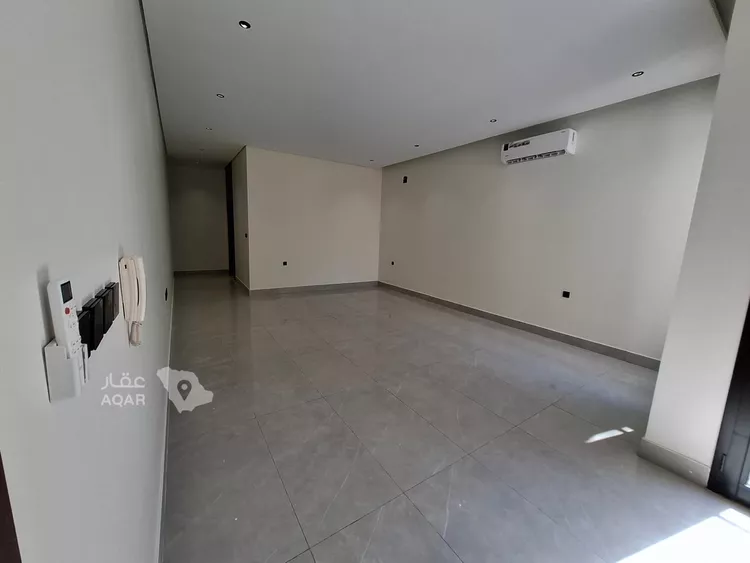 Floor for Sale in Riyadh Al Janadriyah 11