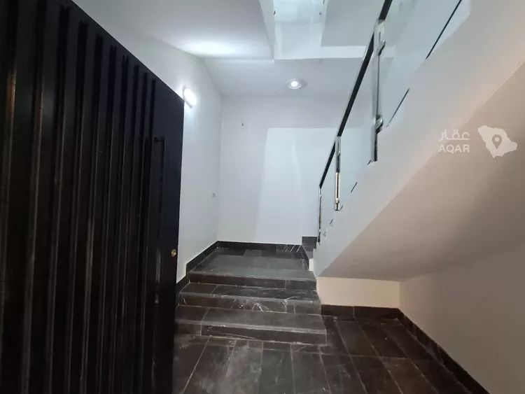 Floor for Sale in Riyadh Al Qadisiyah 3