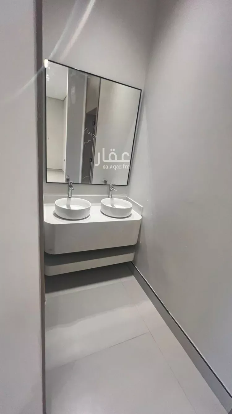 فيلا للبيع في شارع محمد عبد الرحمن, حي المعيزيلة, مدينة الرياض, منطقة الرياض 9
