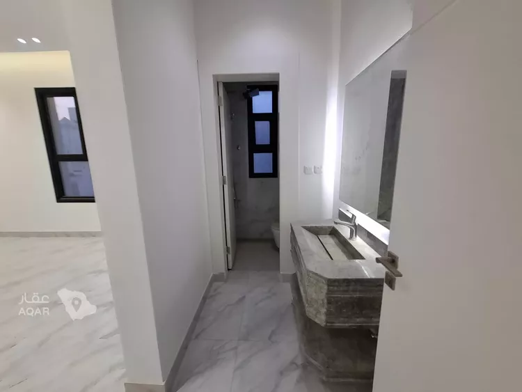 Floor for Sale in Riyadh Al Qadisiyah 9