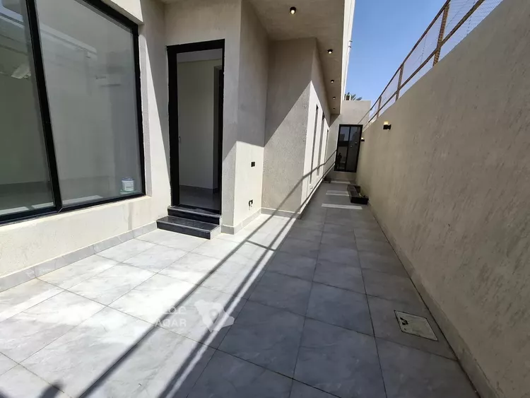 Floor for Sale in Riyadh Al Janadriyah 3