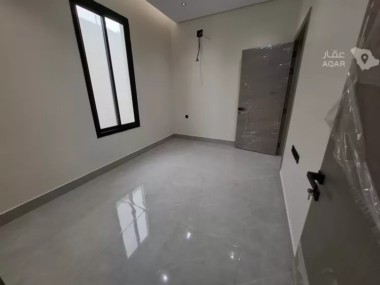Floor for Sale in Riyadh Al Janadriyah 10