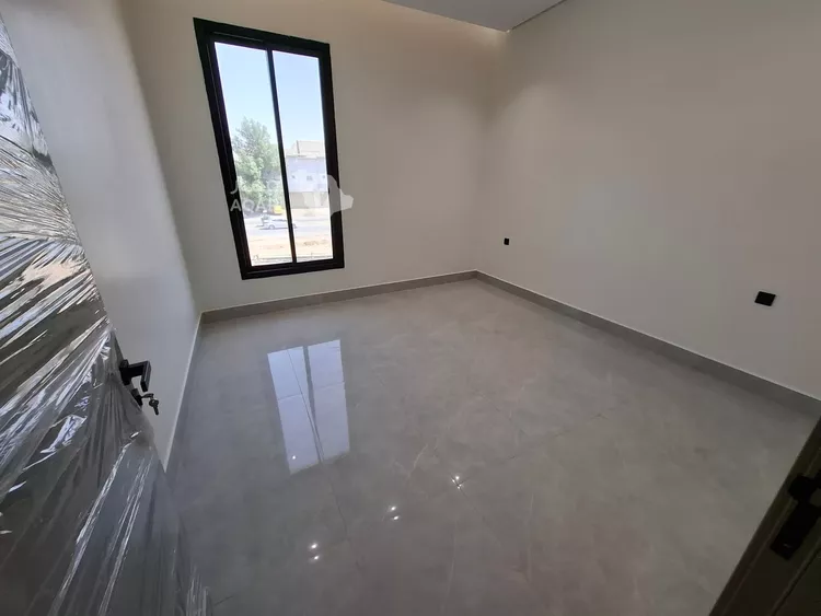 Floor for Sale in Riyadh Al Janadriyah 12