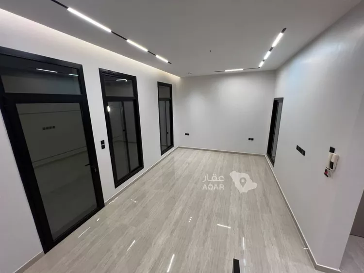 فيلا للبيع في شارع خارجة بن سعيد, حي الرمال, مدينة الرياض, منطقة الرياض 12