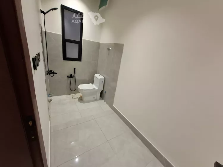 Floor for Sale in Riyadh Al Janadriyah 7