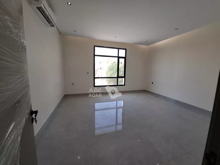 Floor for Sale in Riyadh Al Janadriyah 13