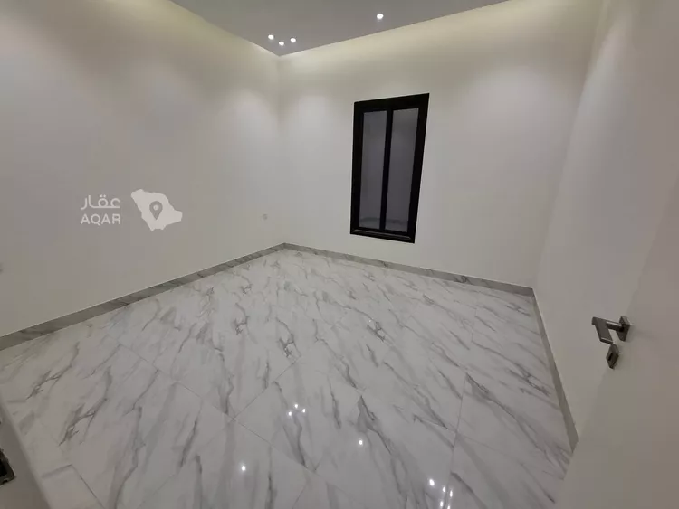 Floor for Sale in Riyadh Al Qadisiyah 7