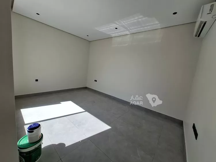 Floor for Sale in Riyadh Al Janadriyah 4