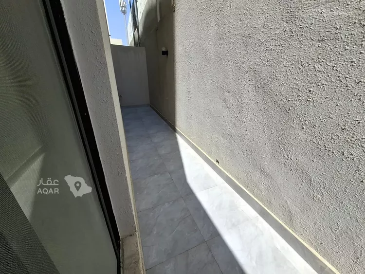 Floor for Sale in Riyadh Al Janadriyah 16