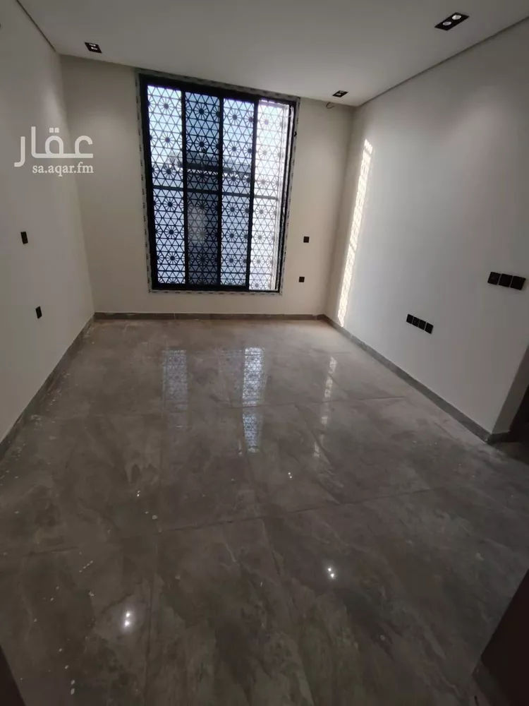 دور للبيع في شارع العينين, حي إشبيلية, مدينة الرياض, منطقة الرياض صورة 5