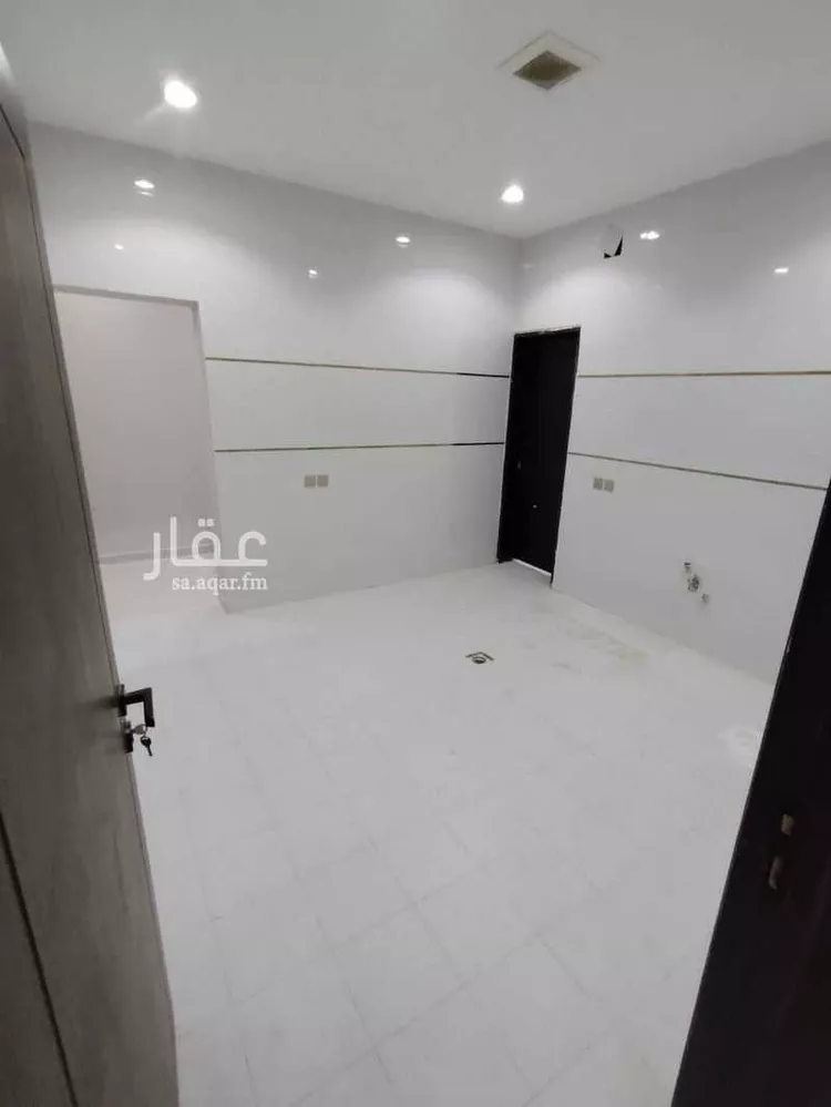 دور للبيع في شارع حسين الجزيري, حي الرمال, مدينة الرياض, منطقة الرياض صورة 5