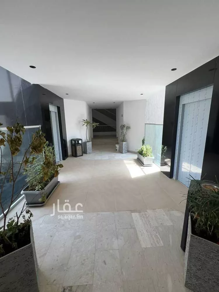 عمارة للإيجار في شارع التخصصي, حي المعذر الشمالي, مدينة الرياض, منطقة الرياض صورة 4