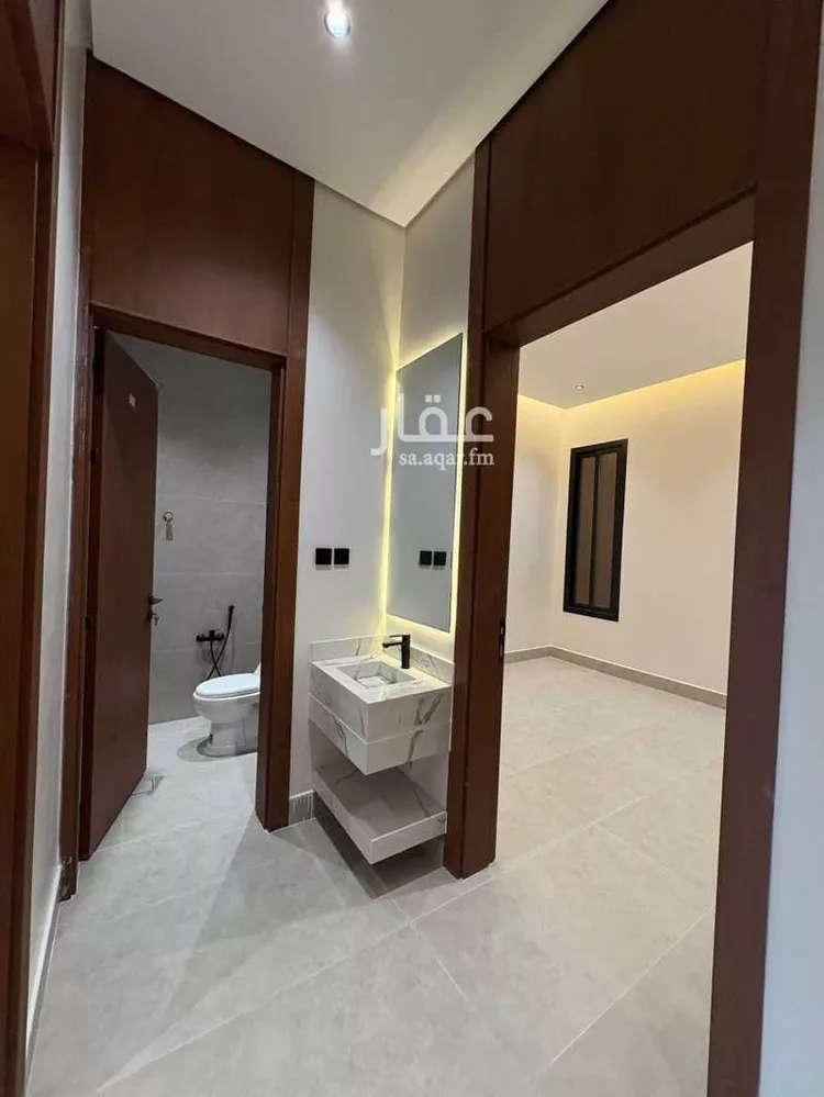 Floor for Sale in Riyadh Al Janadriyah 7