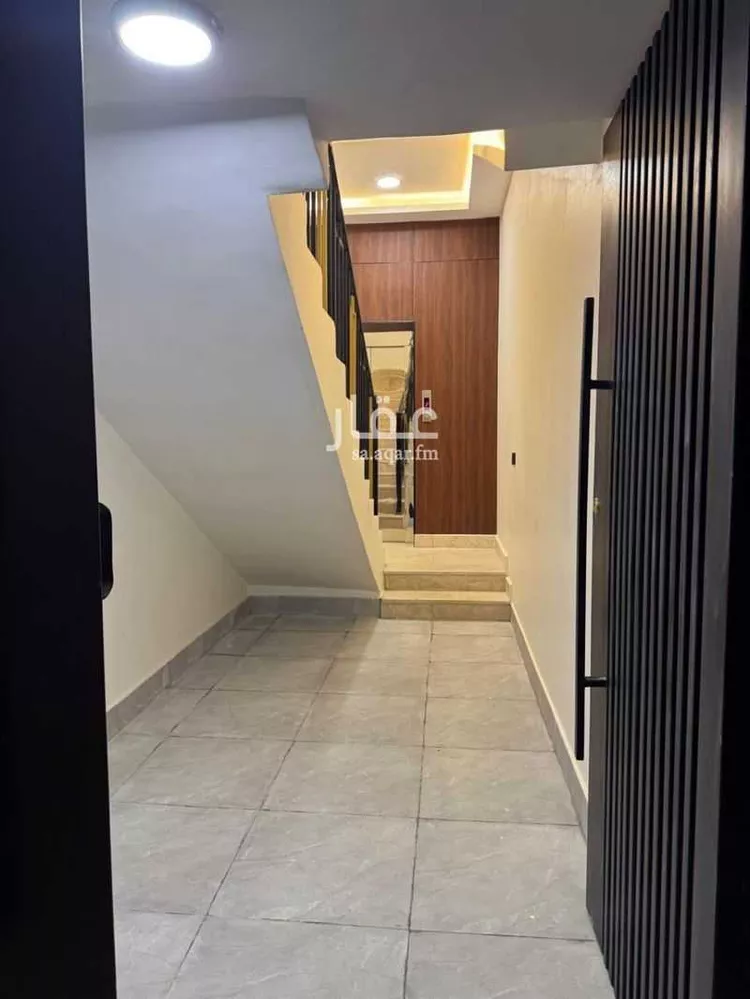 دور للبيع في شارع بالقرب من شارع الشيخ عيسى بن سلمان ال خليفة, حي المعيزيلة, مدينة الرياض, منطقة الرياض 7