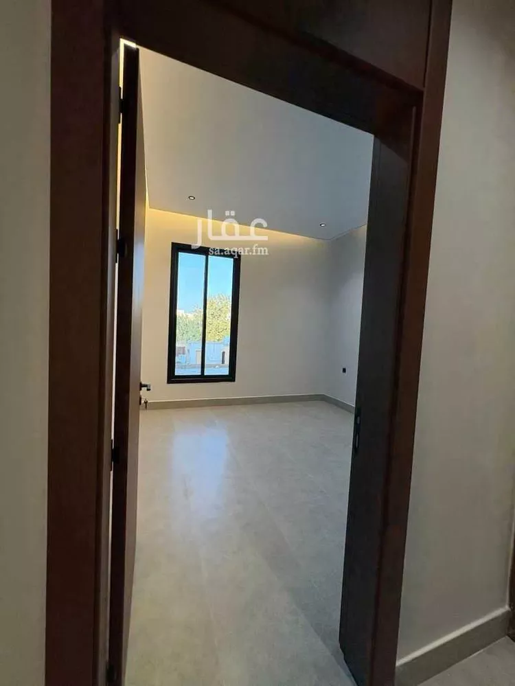 Floor for Sale in Riyadh Al Janadriyah 6