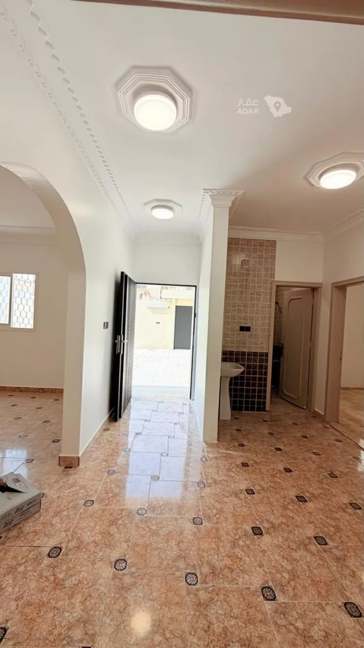 Floor for Rent in Riyadh King Faisal 12