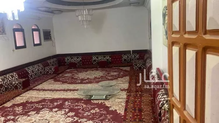 فيلا للبيع في شارع شارع الرازي, حي العزيزية, مدينة القريات, منطقة الجوف صورة 3