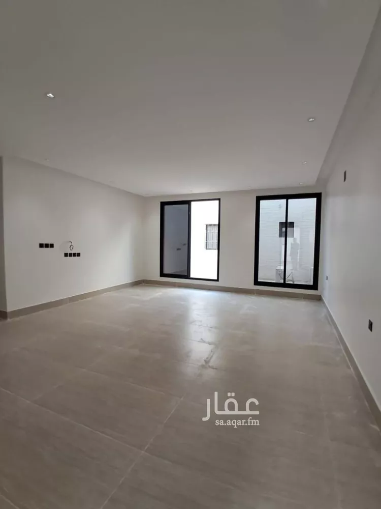 دور للبيع في شارع طياش, حي عكاظ, مدينة الرياض, منطقة الرياض صورة 2