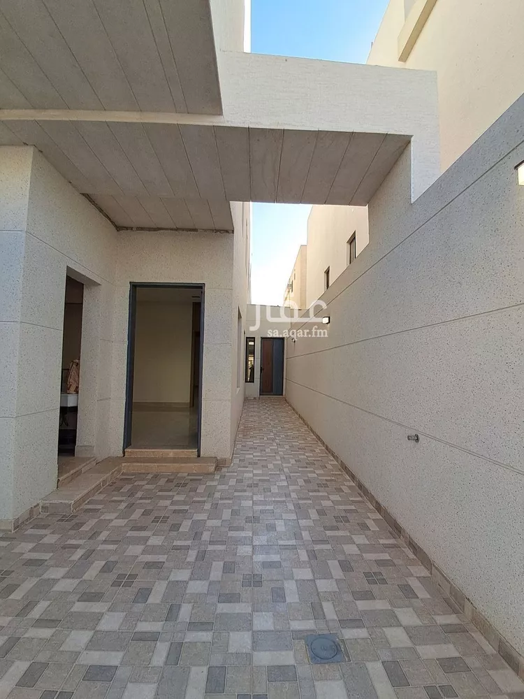 Floor for Sale in Riyadh Tuwaiq 17