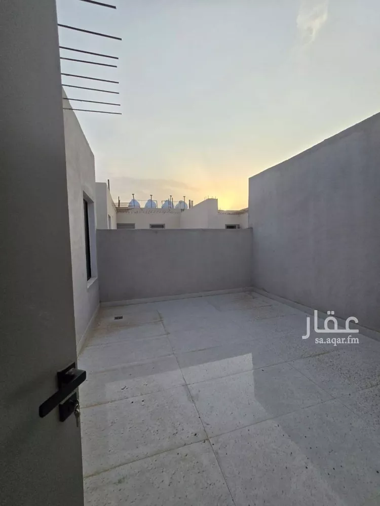 دور للبيع في شارع حرملة بن المنذر الكندي, حي بدر, مدينة الرياض, منطقة الرياض صورة 3