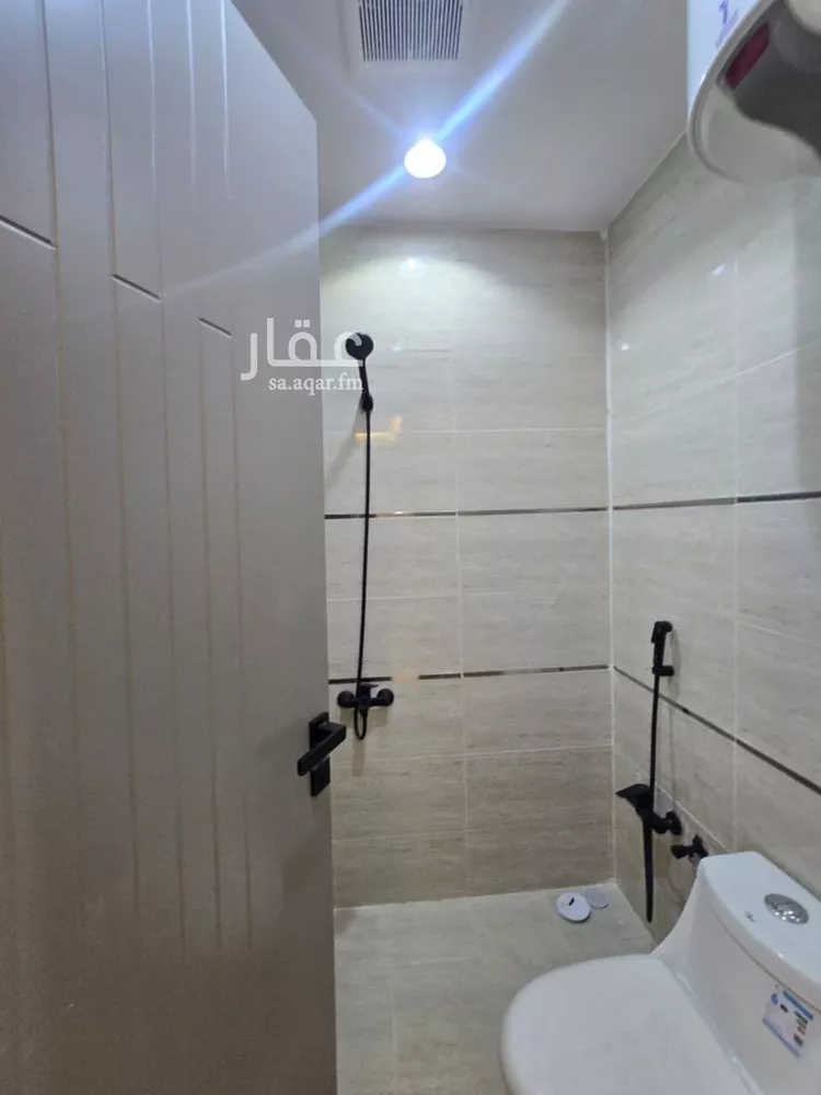 دور للبيع في شارع حصين بن حدير, حي بدر, مدينة الرياض, منطقة الرياض صورة 2