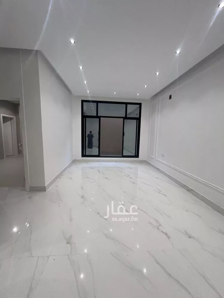 فيلا للبيع في شارع عبدالرحمن بن مفيريج, حي العريجاء الأوسط, مدينة الرياض, منطقة الرياض صورة 4