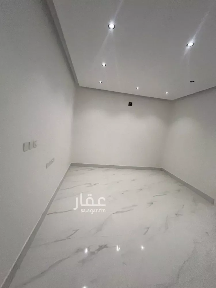 فيلا للبيع في شارع عبدالرحمن بن مفيريج, حي العريجاء الأوسط, مدينة الرياض, منطقة الرياض 9