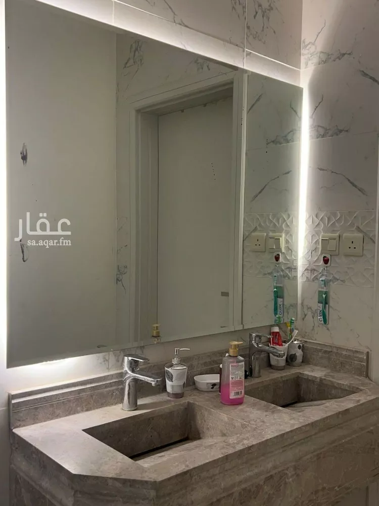 فيلا للبيع في شارع عبدالغني بن سلام, حي الملك فيصل, مدينة الرياض, منطقة الرياض صورة 2