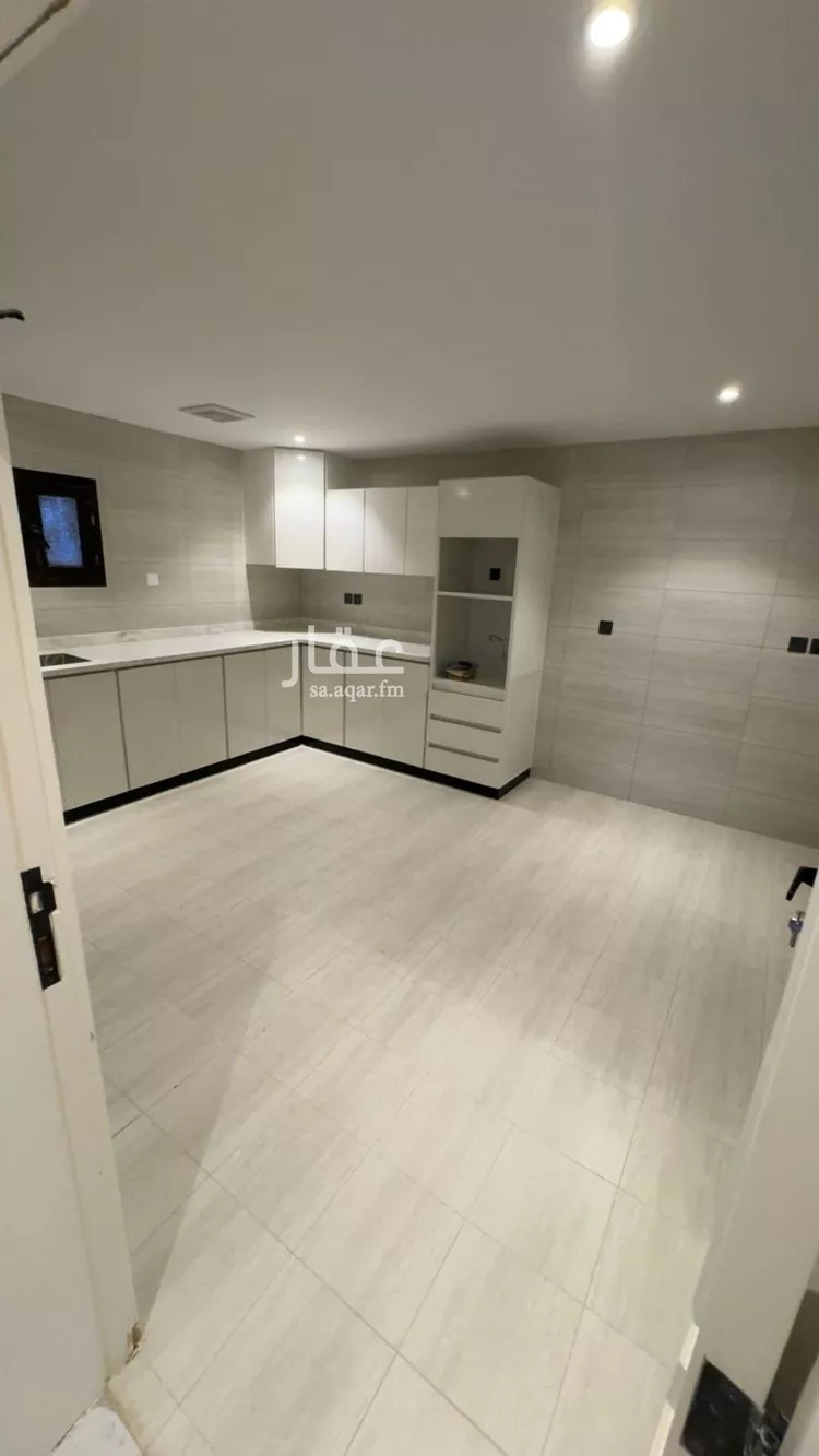 عمارة للإيجار في شارع أبي البركات الأنصاري, حي الضباط, مدينة الرياض, منطقة الرياض صورة 2