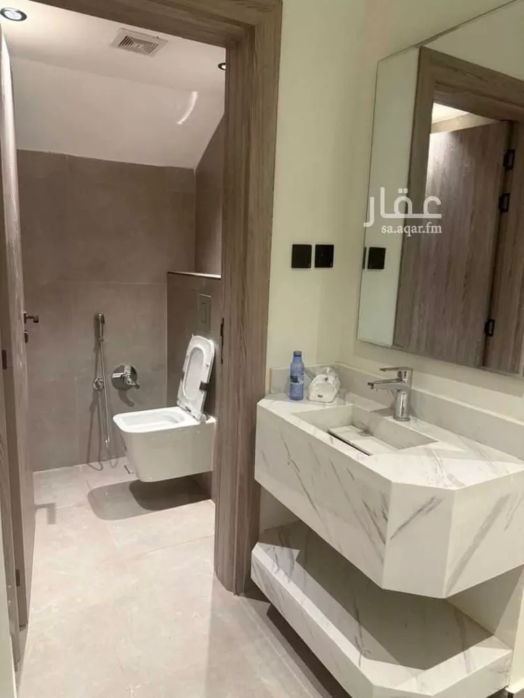 فيلا للإيجار في شارع عبيدالله الفقيه, حي الرمال, مدينة الرياض, منطقة الرياض 1 صورة