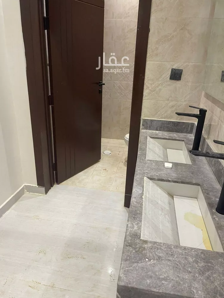 Floor for Rent in Riyadh Okaz 1 صورة