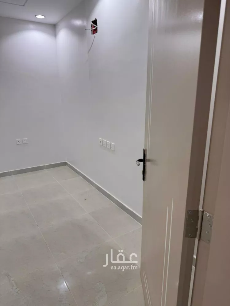 شقة للإيجار في شارع خالد بن زهير الهذلي, حي بدر, مدينة الرياض, منطقة الرياض 1 صورة