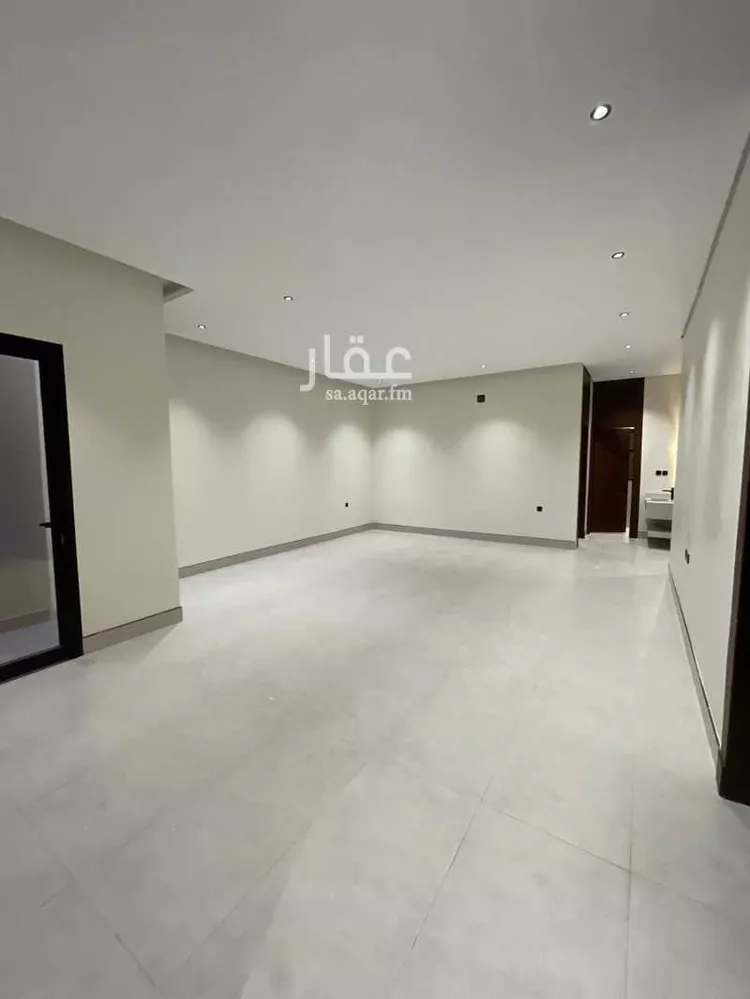Floor for Sale in Riyadh Ar Rimal 7