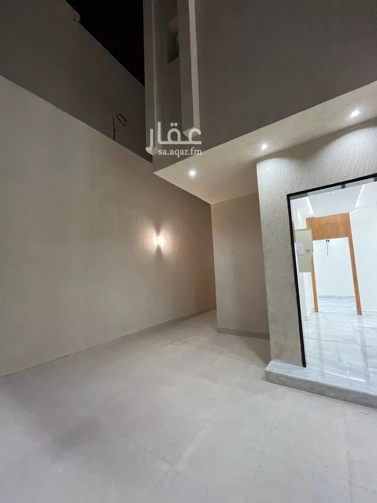 فيلا للبيع في شارع فرات بن حيان, حي سلطانة, مدينة الرياض, منطقة الرياض صورة 4