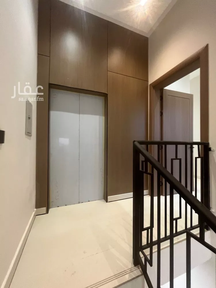 دور للبيع في شارع كعب بن زهير, حي شبرا, مدينة الرياض, منطقة الرياض صورة 3
