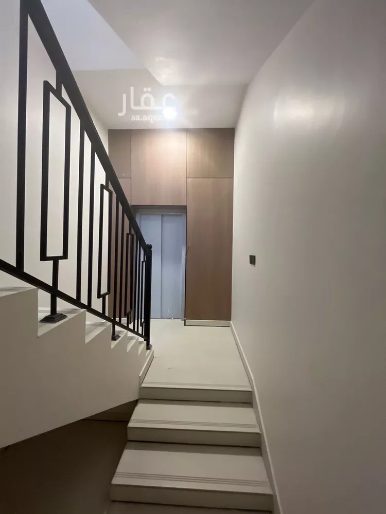 دور للبيع في شارع كعب بن زهير, حي شبرا, مدينة الرياض, منطقة الرياض صورة 3