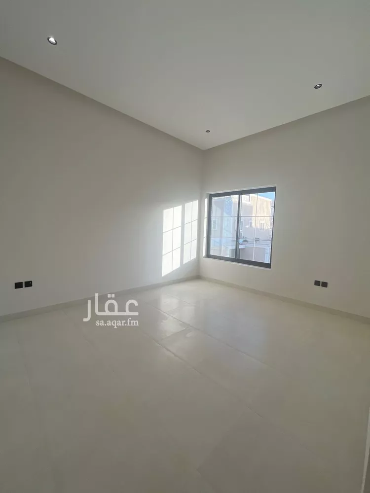 دور للبيع في شارع كعب بن زهير, حي شبرا, مدينة الرياض, منطقة الرياض صورة 4