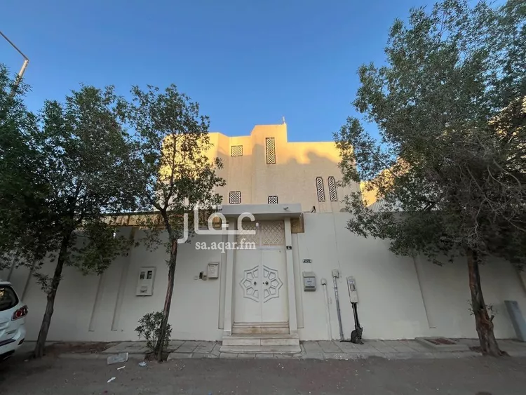 فيلا للبيع في شارع ابن الخصيب الدمشقي, حي العريجاء الأوسط, مدينة الرياض, منطقة الرياض