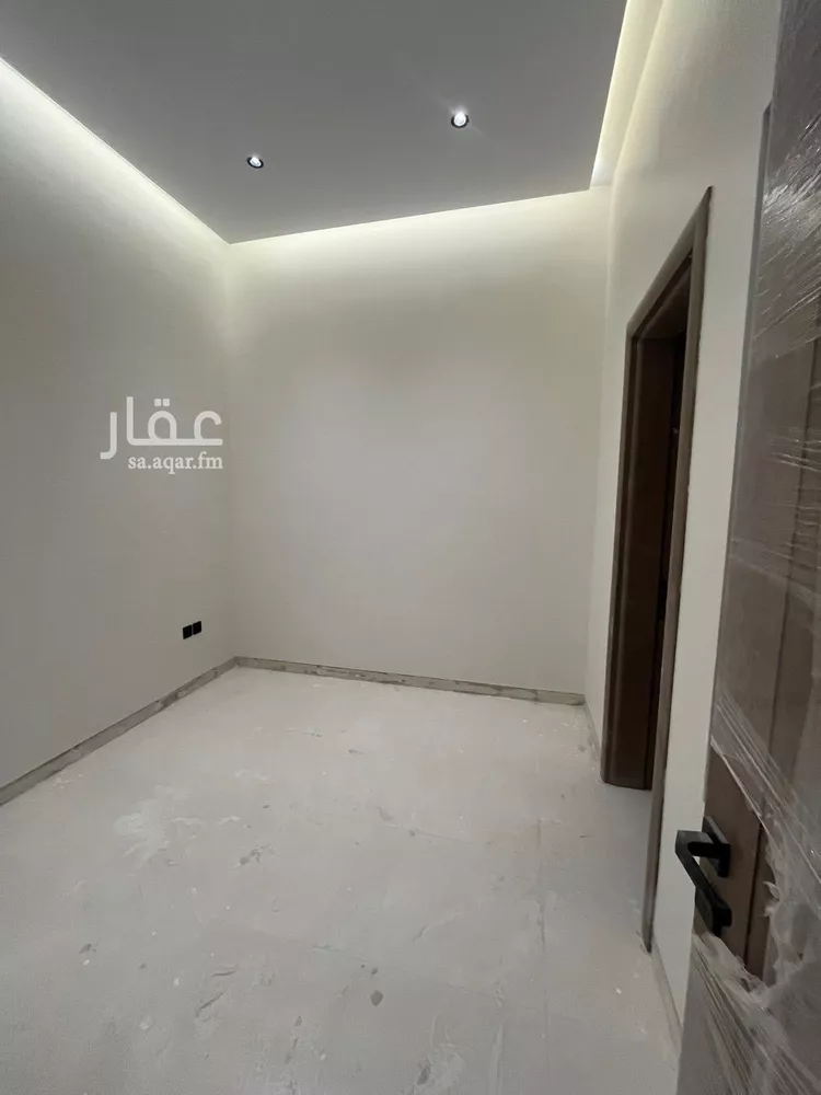 دور للبيع في شارع كعب بن زهير, حي شبرا, مدينة الرياض, منطقة الرياض صورة 4