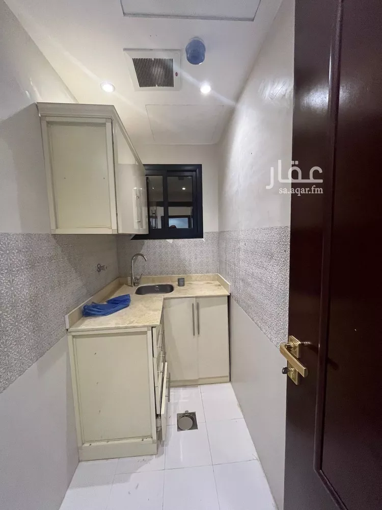 شقة للإيجار في شارع خديجة بنت خويلد, حي العريجاء الغربي, مدينة الرياض, منطقة الرياض