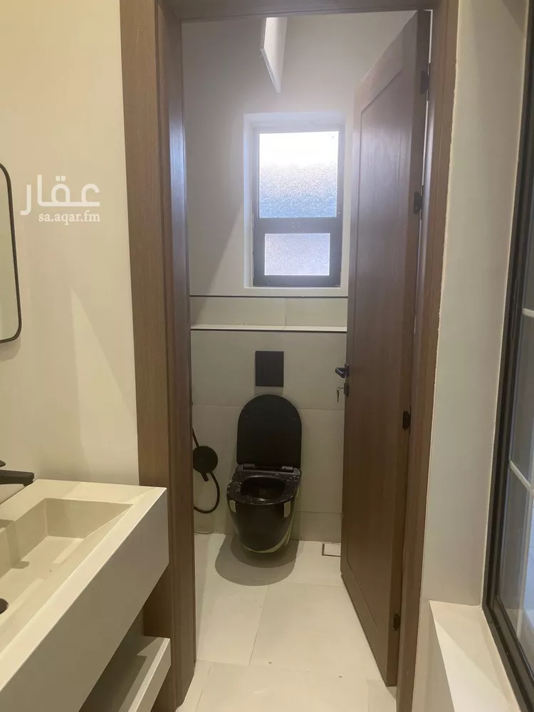 دور للبيع في شارع كعب بن زهير, حي شبرا, مدينة الرياض, منطقة الرياض صورة 4