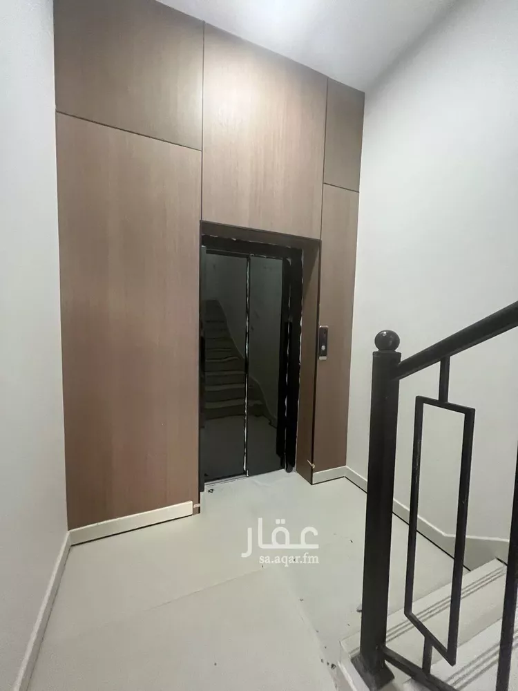 دور للبيع في شارع كعب بن زهير, حي شبرا, مدينة الرياض, منطقة الرياض صورة 3