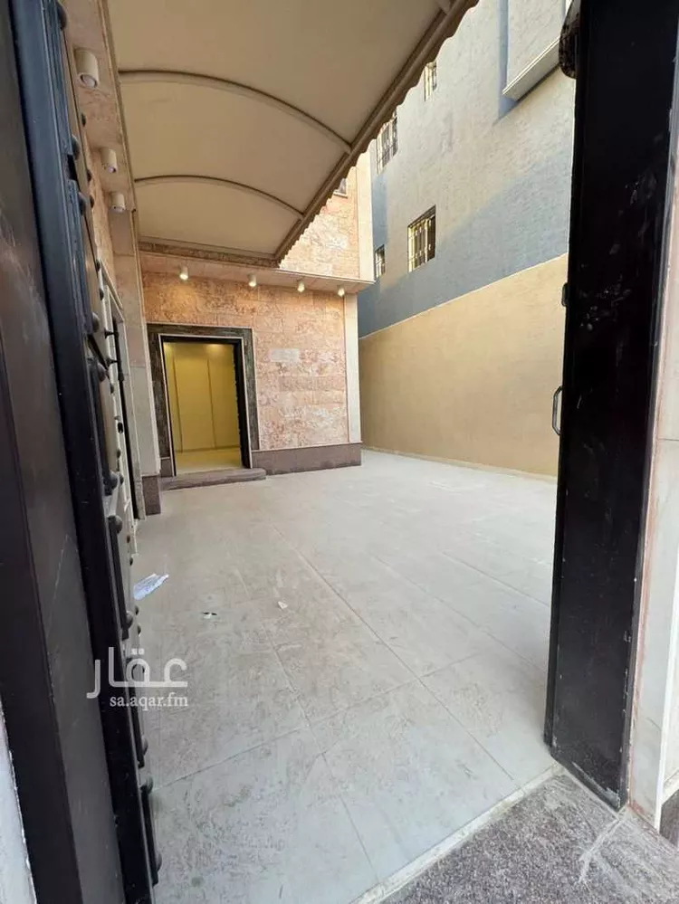 فيلا للبيع في شارع بويط, حي إشبيلية, مدينة الرياض, منطقة الرياض صورة 3