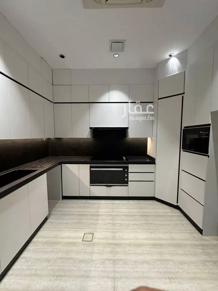 فيلا للبيع في شارع محمد بن عبدالجليل, حي الصفاء, مدينة الرياض, منطقة الرياض صورة 3